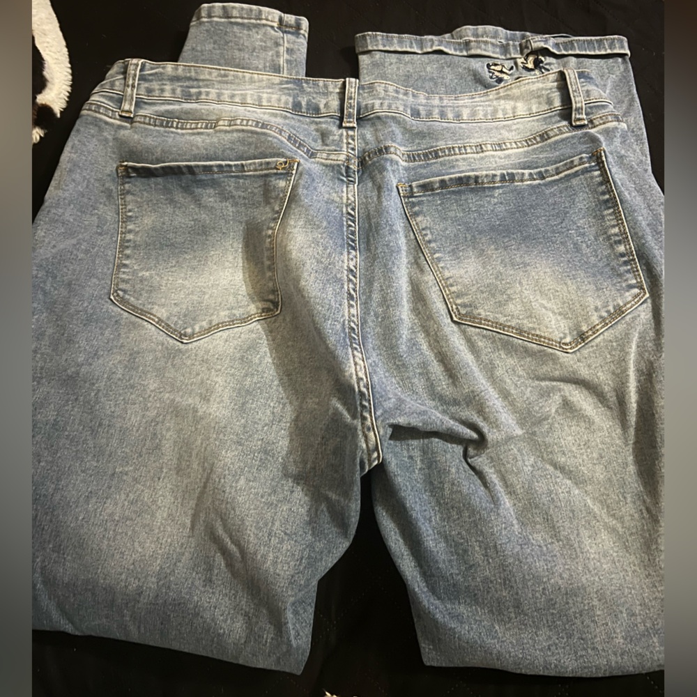 Embroidered Light Blue Boyfriend Jeans - Picture 3 of 6
